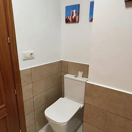 1 Bed-sleeps 2-gardens-pool-10 Min To