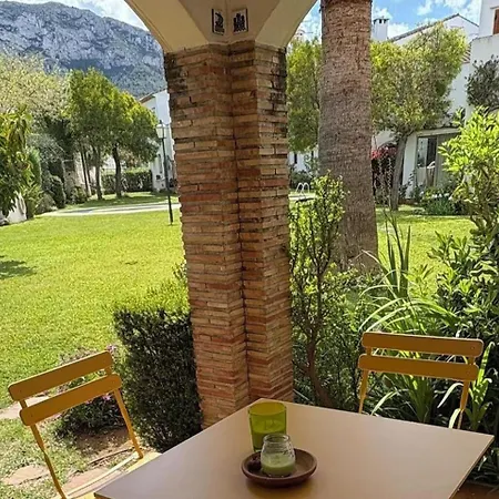 1 Bed-sleeps 2-gardens-pool-10 Min To Apartamento *