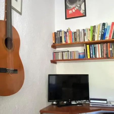 1 Bed-sleeps 2-gardens-pool-10 Min To Apartamento