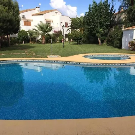 1 Bed-sleeps 2-gardens-pool-10 Min To Apartamento